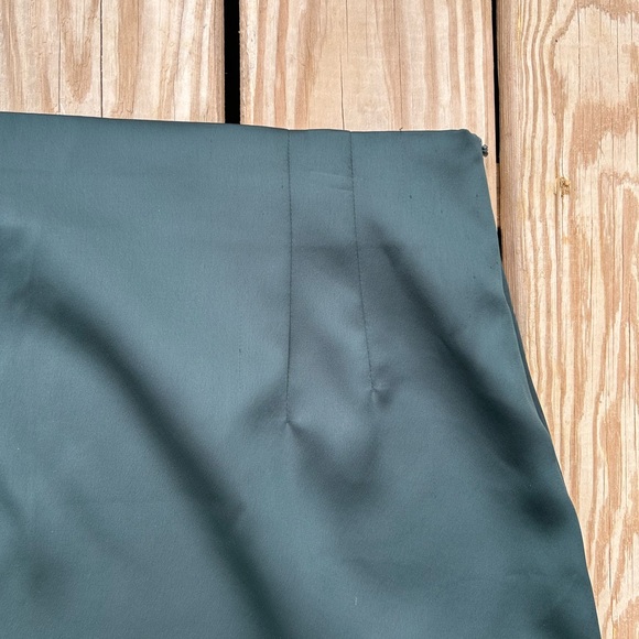 Zara Womens XL Dark Green Satin Mini Skirt Asymmetrical Blogger Fave - Picture 3 of 12